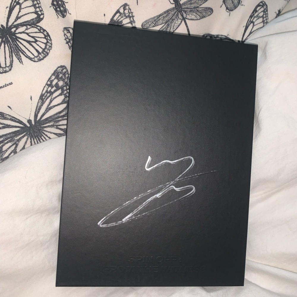 ateez member signed album
